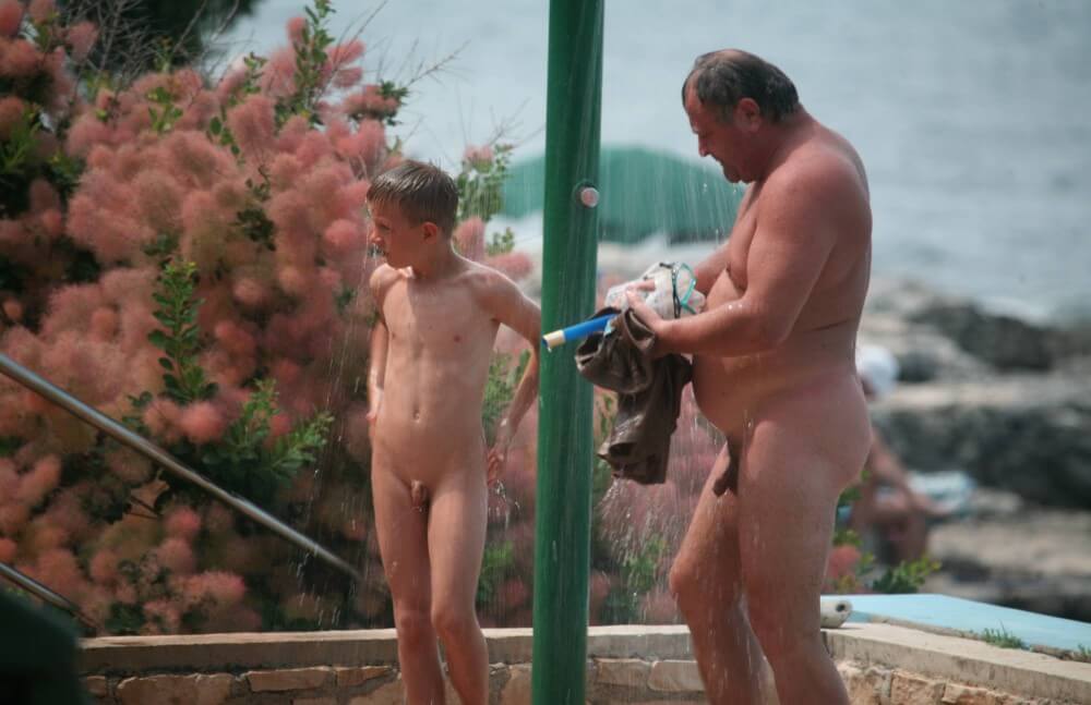 Naturist Shower Profiles pics - Nudity fosters the development of trust and sincere relationships