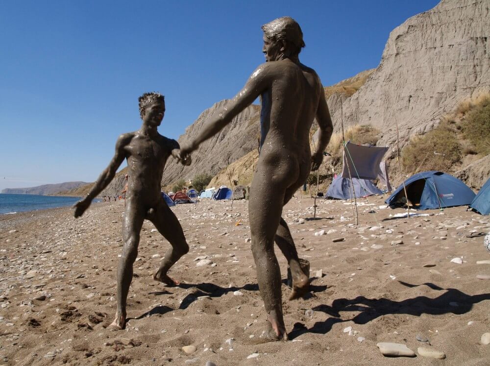 Jr Nudist Nude Beach Mud Soldiers photos - Naturists live easily and freely