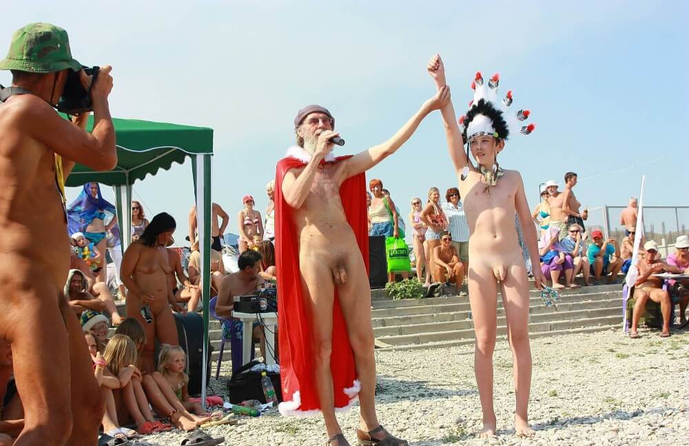 Native Headdress Dance pics - The emergence of naturism is linked to the name of Soren Sorensen