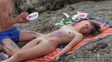Naked body art on the beach Full HD video - Nudism promotes happiness and well-being