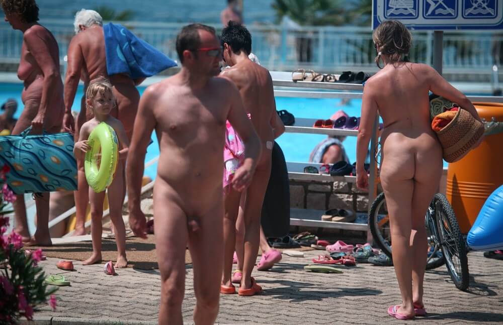 Daytime Nudists Chill Out photos - Naturists live in harmony and tranquility
