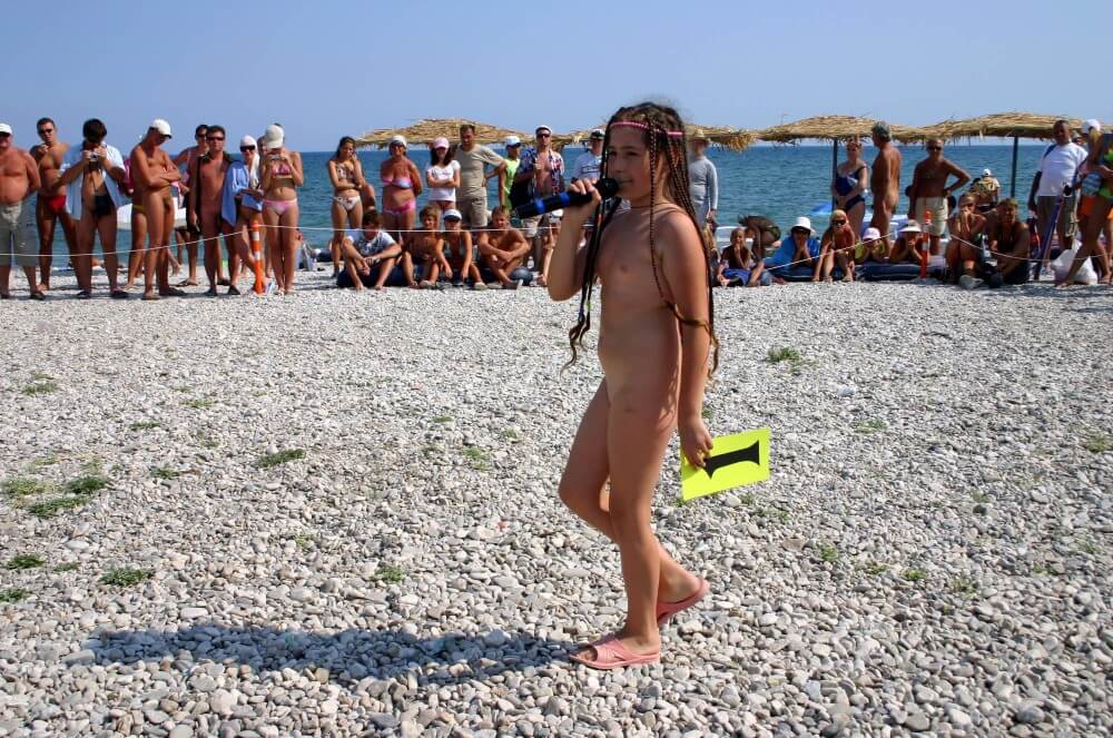 Naturist Mic Speech photos - The culture of the free body