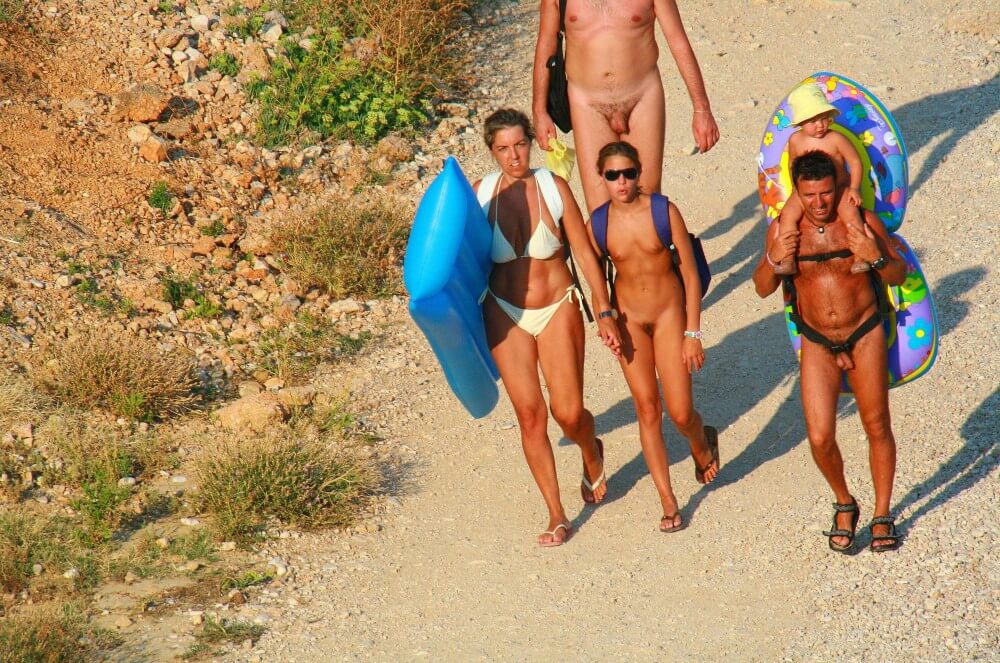 Ula FKK Beach Entry Hills pics - Many consider a free body and nudism to be central to their lives
