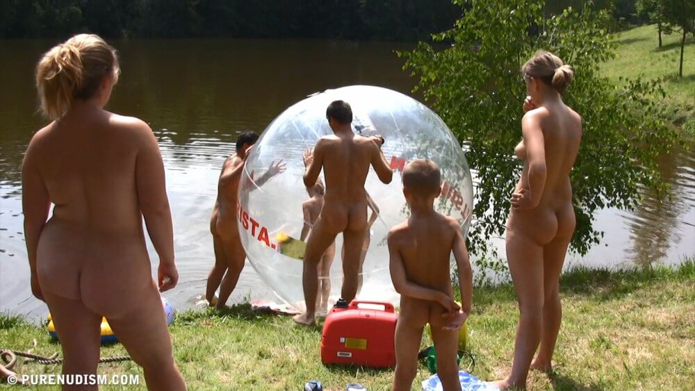 Aqua Nude Relaxation Full HD - Nudism teaches respect for the body and nature
