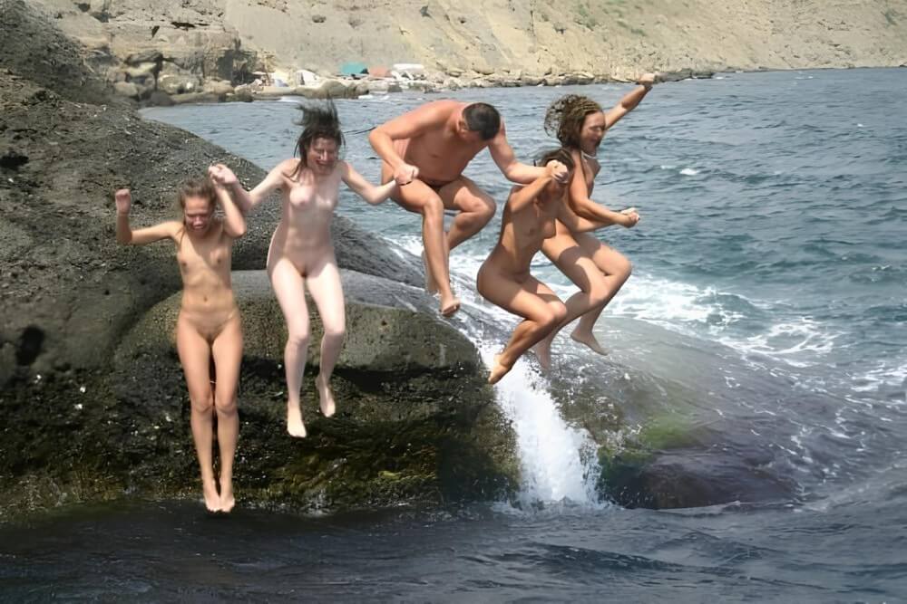 Mens and girls nudists on a beach - A life free of unnecessary worries is a hallmark of naturism