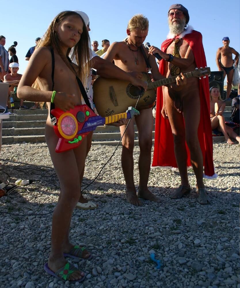 Naturist Beach Contests photos - Nudism promotes happiness and well-being