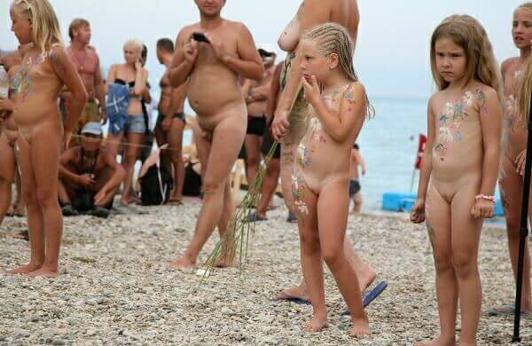 Nudism photo gallery # 1 - Nudism contributes to the strengthening of psychological health
