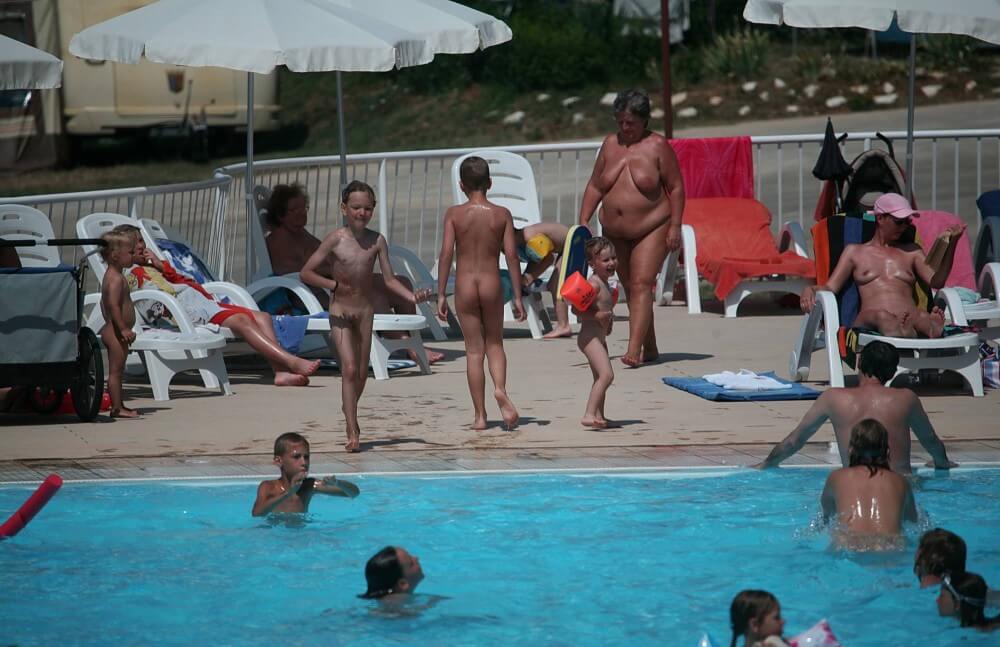 Naturist Afternoon Pool Games pics - Nudism and natural harmony