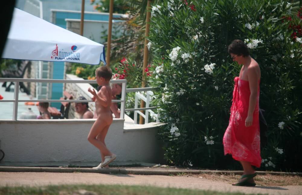 Naturist Pool Walkaround pics - Nudism strengthens friendships and mutual respect