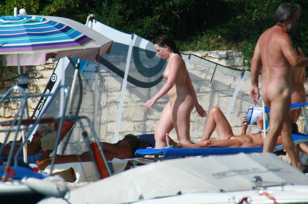 Girl Daytime Bath - Freedom of choice is important for anyone who wishes to become a naturist