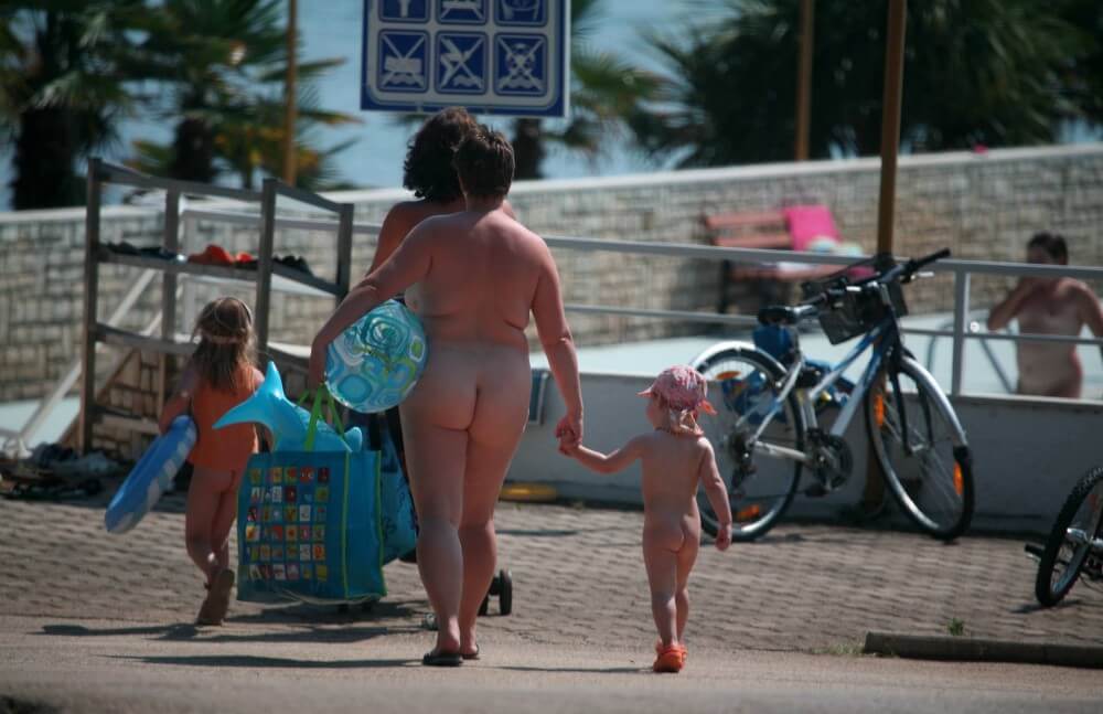 Pool Outskirt Nude Guests pics - Nudism is part of life