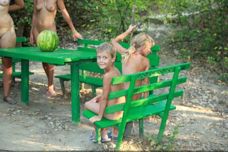 Naturists green picnic photos - Support and mutual understanding are important in the nudism movement