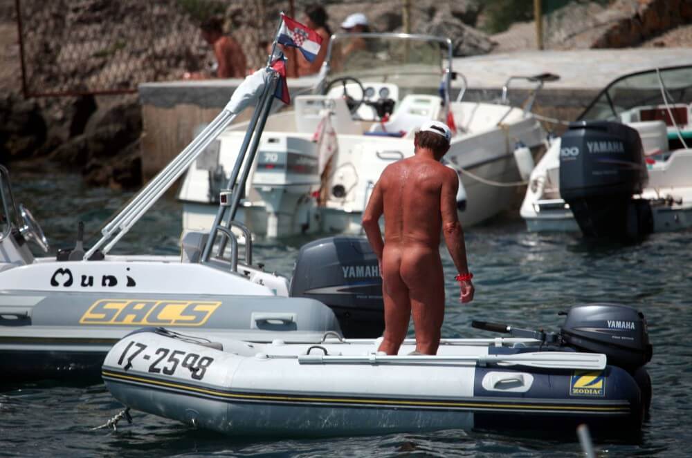 Boating and Floater Waters pics - Boundaries disappear in the world of naturism and nudism