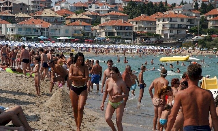 Enature - resort in solar Bulgaria - Travel and tours incorporating elements of the naturist lifestyle