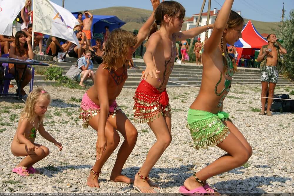 Festival and dancing photos - The practice of naturism fosters inner harmony