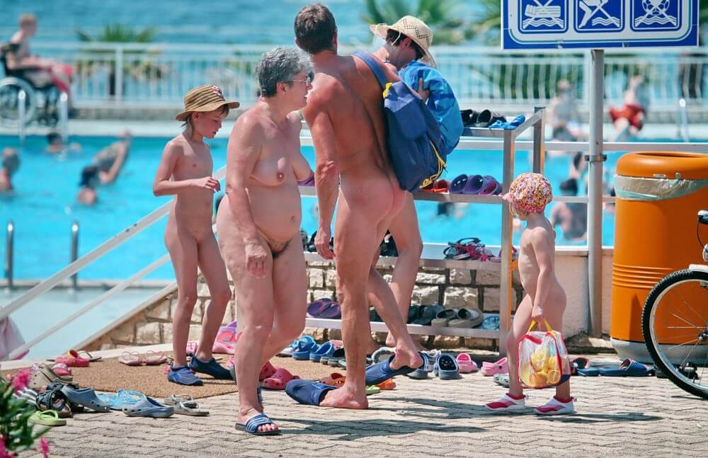 Family Poolside Grouping pics - Living together in nature is a hallmark of nudists