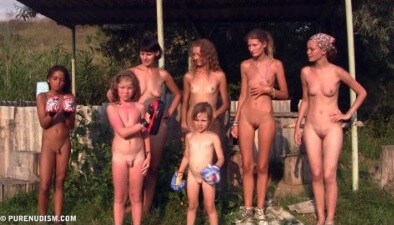 Coastral Paradise Full HD - The emergence of naturism is linked to the name of Soren Sorensen