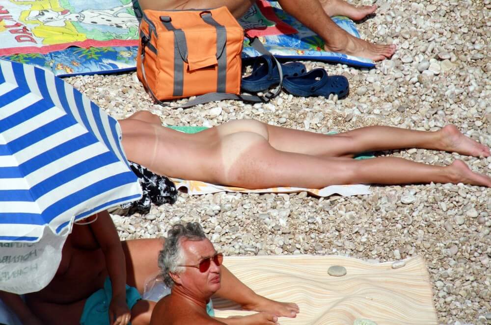 Naturists Beach Relaxation pics - Nudism and naturism are based on naturalness and acceptance of ones body