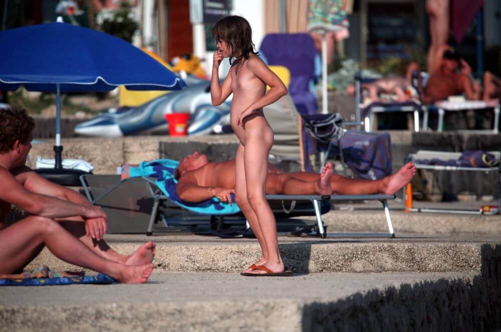 Girl Walk to Nudist Shower pics - Most nudists are motivated solely by a sense of comfort