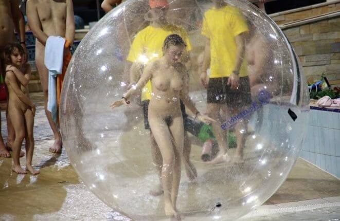 Holiday in the pool photos - Minimizing clothing or nudism