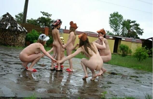 Naturism photo gallery # 23 - Nudity helps overcome insecurities and fears