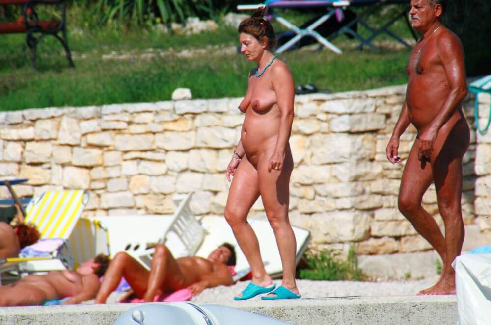Ula FKK Wall-Side Passby photos - Naturist practices help us understand that the body is part of nature and its beauty