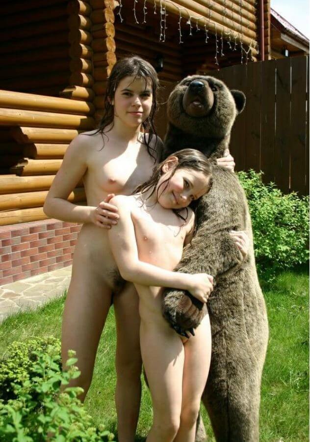 Naturism photo gallery # 57 - Seeks harmony with the rhythms of nature and the environment through nudity
