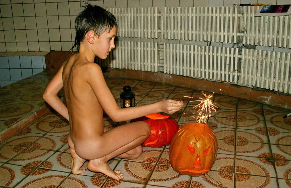 Naturism photo gallery # 20 - Freedom is an integral part of naturism