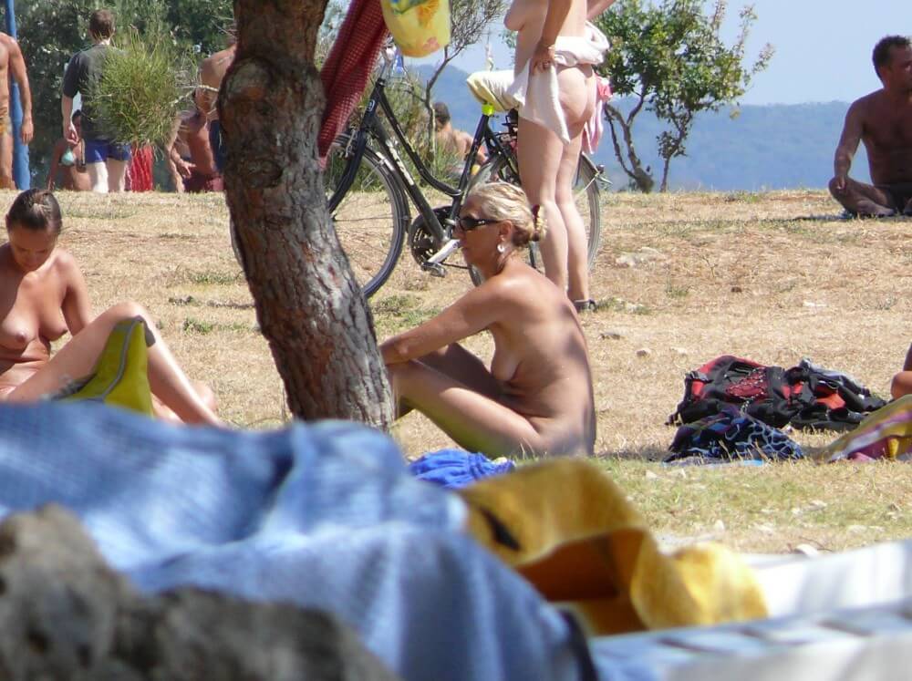 Ula FKK Shore Perspective pics - Connoisseurs of naturism choose nature