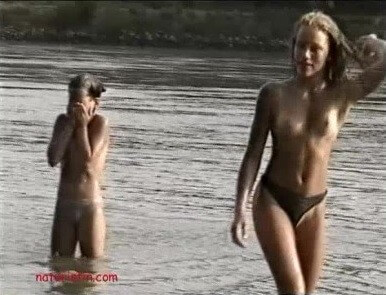 Naturistin: Dirty Girls - Public nudism