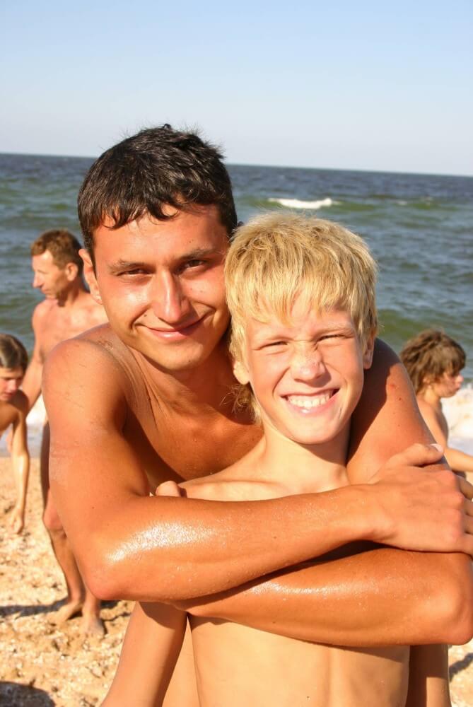 Naturist Group Pictures - People seek in nudism a way to overcome their insecurities