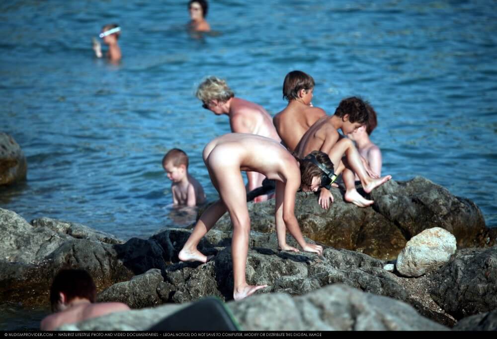 Summer day on the Black Sea photos - Nature provides energy and inspiration for the practice of naturism and nudism