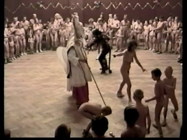 Helios Natura: Christmas Kinder Spiele - Nudism is a way to improve health and boost self-esteem